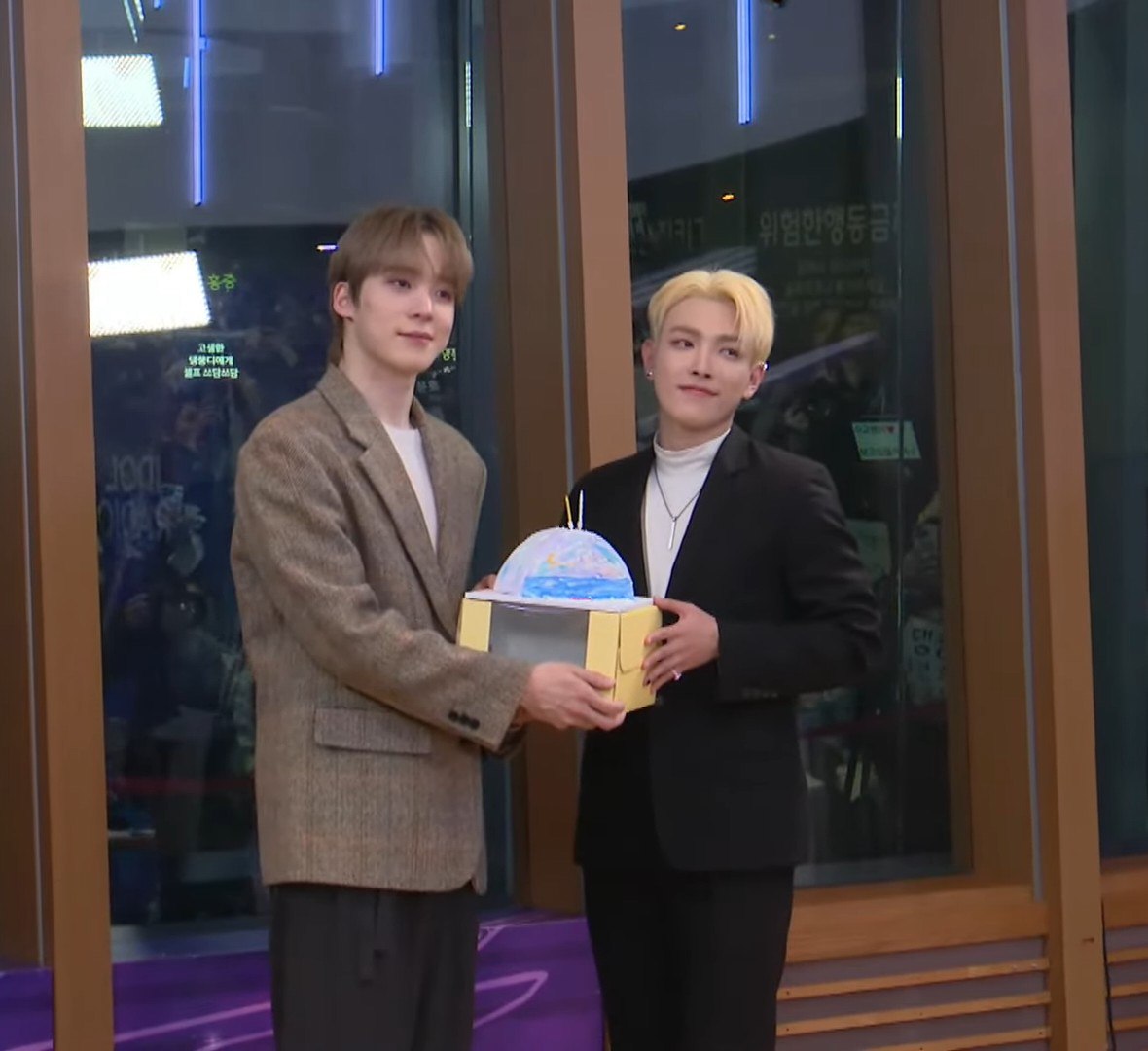 shinelinos's tweet photo. THANK YOU DJS HOHONG!🥺🤍

#OurEternalDJsHohong #ATEEZ 
#댕쭝디_멋진_디제이가_됐어 #에이티즈 https://t.co/AO9d0mXIdc
