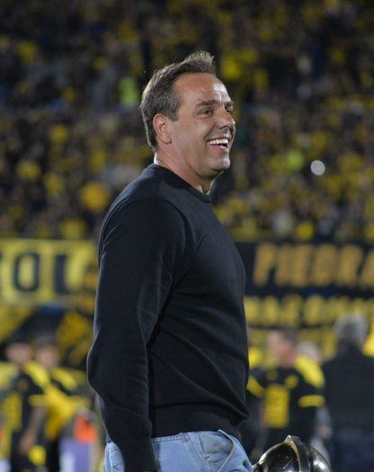 Serán 3 años más...

👏👏👏 Aplausos para los que comieron, que el Club estaba saneado y teníamos plata en caja para armar un buen plantel 😩😮‍💨