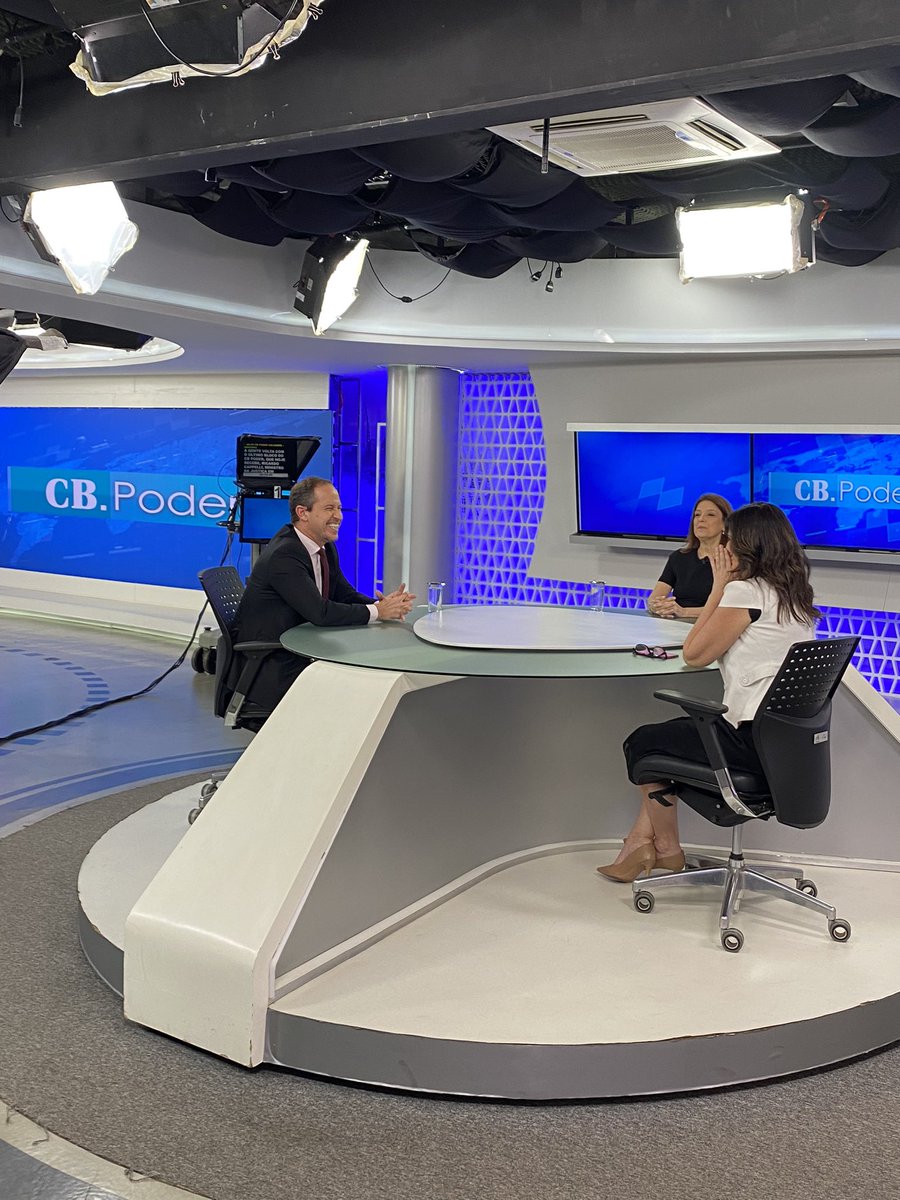anadubeux's tweet photo. Ministro da Justiça em exercício —@RicardoCappelli — agora no #CBPoder com @anacampos_cb e Samanta Sallum
Assista: https://t.co/476mck5Xds