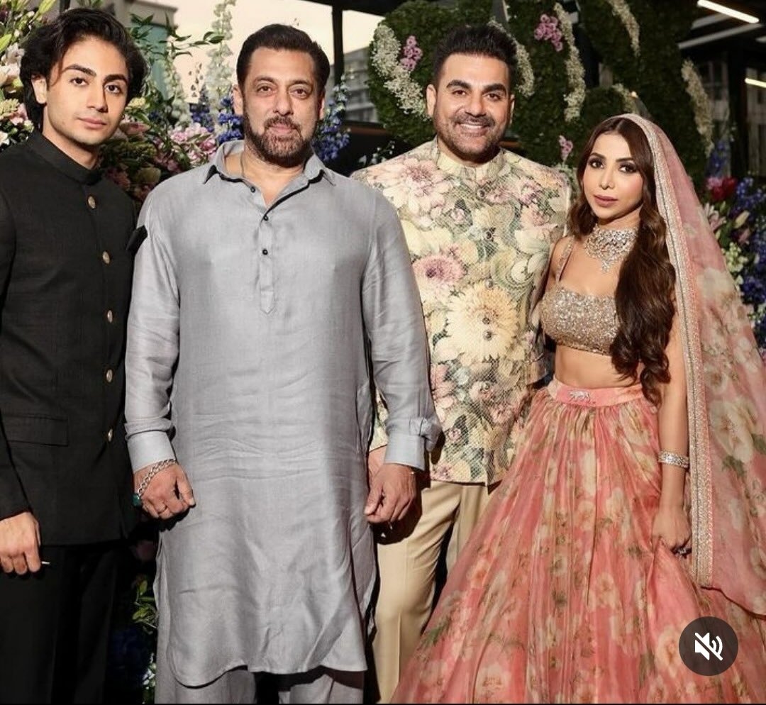 i_am_Aawez's tweet photo. From #ArbaazKhan Wedding.😍👏🏻 #TwitterDP #XRC20 #accident #Dhoom4 #RamanaGadiRuBABU #ViksitBharatSankalpYatra #INDvSA #SalmanKhan #AUSvPAK #ContentOftheYear #MunawarIsTheBoss https://t.co/cNOaD24ncc