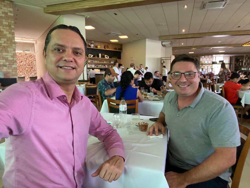 Reunião com o Dr. Daniel Grossi Marconi do Hospital de Amor de Barretos sobre a construção do centro inovador na área de reabilitação de pessoas com deficiência decorrente de sequelas do câncer. Estou apadrinhando e garantindo 100% dos recursos p/ ser concretizado em Minas Gerais