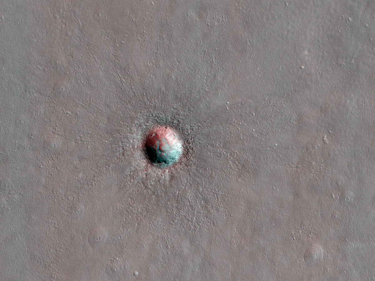 HiRISE 3D: A Possible Fresh, Small Crater in Arcadia Planitia With this anaglyph, we can look for rocks, textures and excavated stratigraphy. uahirise.org/anaglyph/ESP_0… NASA/JPL-Caltech/UArizona #Mars #science #3D