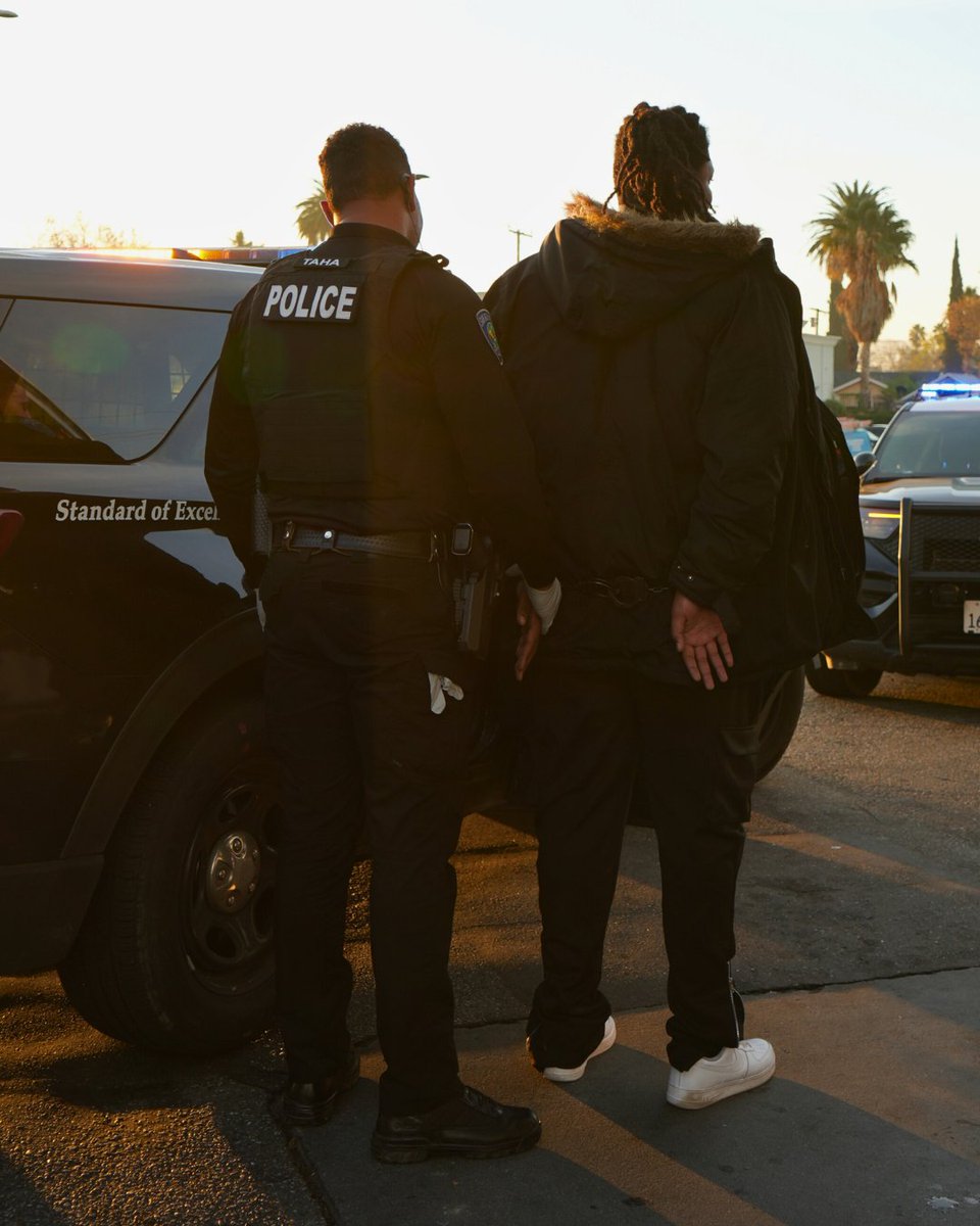 SanBernardinoPD's tweet photo. SCARY SITUATION 😳
@SPBD_CHIEF
#GettingAfterIt #MakingArrests #SanBernardino #SBPD #NotInOurCity #StandardofExcellence https://t.co/4XSu8Uvb1w