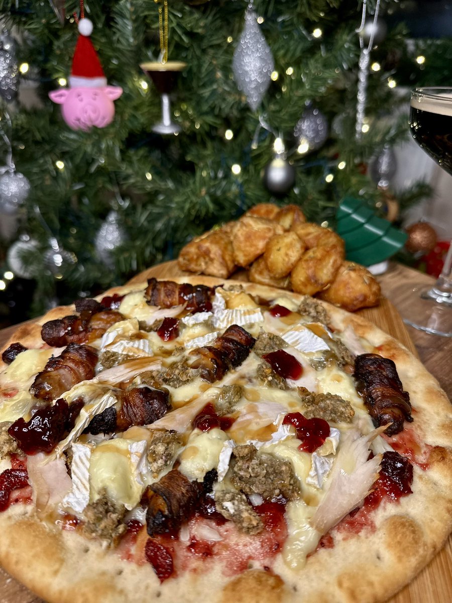 AeroEngAlex's tweet photo. Leftover Christmas Dinner Pizza or Leftover Christmas Dinner in a Yorkie? https://t.co/IEjgl8gnNa