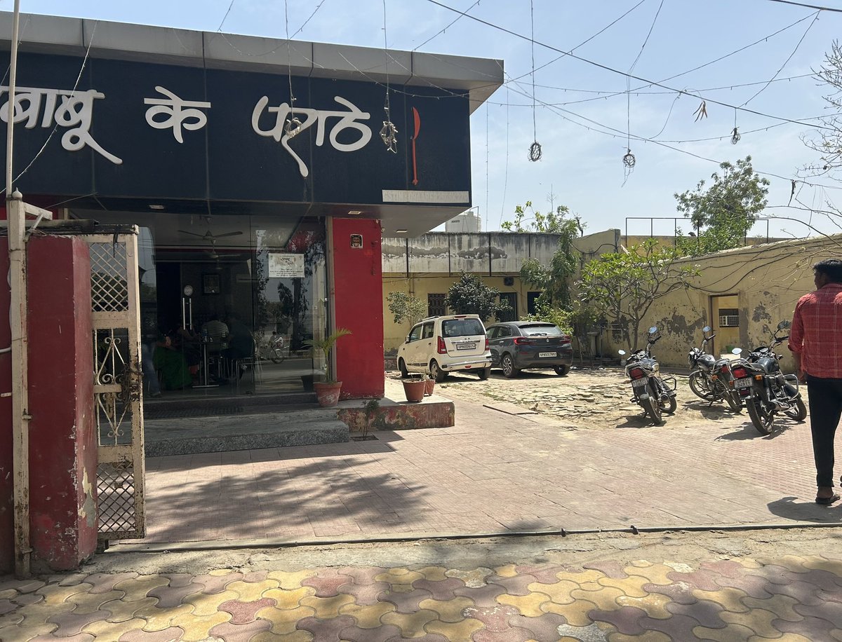 RachnaVerma08's tweet photo. Day 7: #RepotersRewind
Never gonna ‘COMPLAND’ about the tailor fixing ‘All Type Gents’. Just here enjoying ‘babu ke पराठे’ with that Velly view! 😂
Always finding something to laugh at🤣
#whatsappUniversity
#Spellcheckfail #searchingandsharingstories https://t.co/gnmMWGzUBE