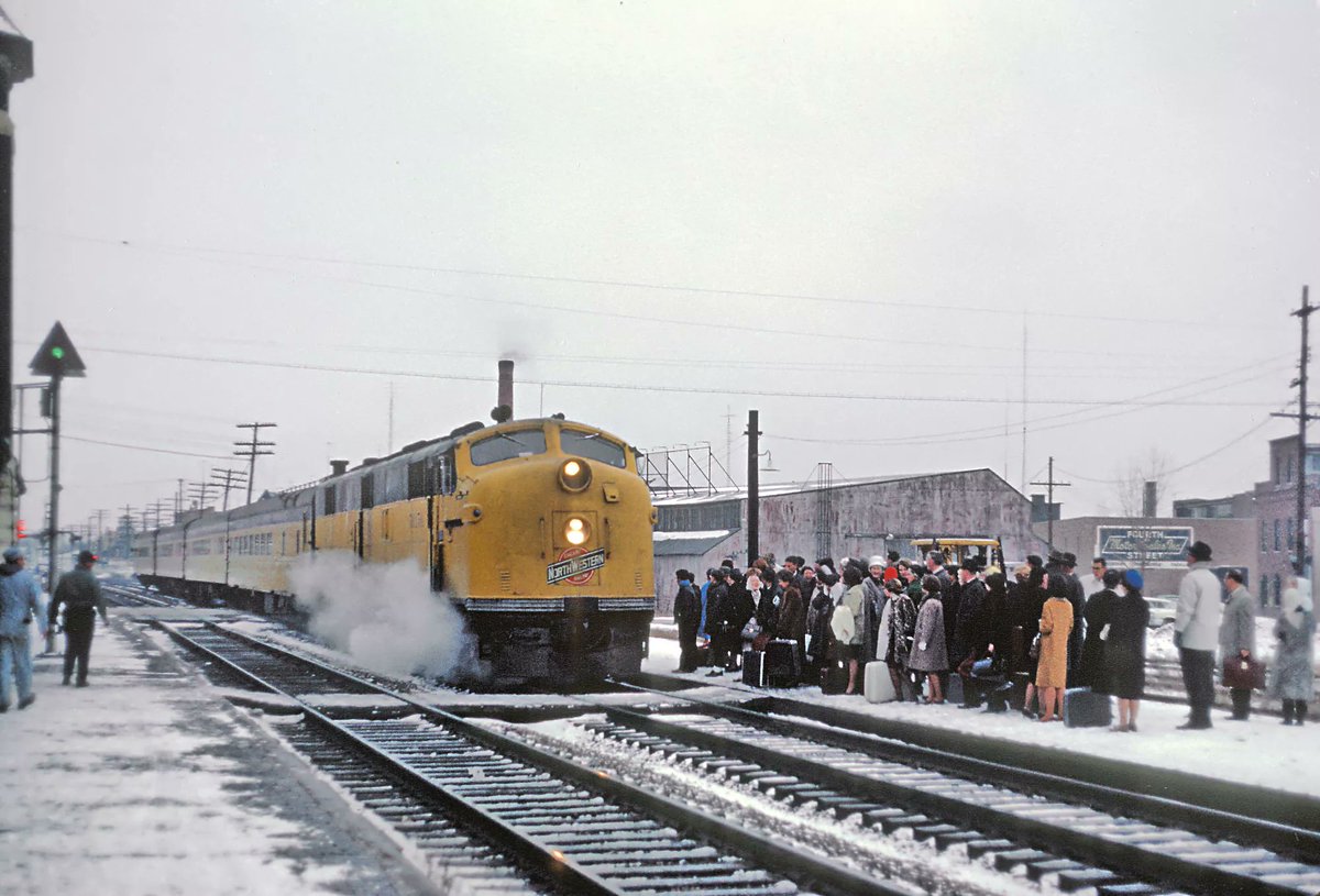 americanrails's tweet image. Chicago &amp;amp; North Western E7A #5015-A boards at DeKalb, Illinois with train #2, the eastbound Kate Shelley '400' on the morning of December 28, 1964. Roger Puta photo.

This train, which originally connected Chicago and Boone, Iowa entered service in the fall of 1955 after the C&amp;amp;NW…