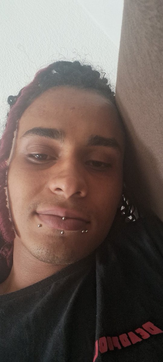 Sobrevivi a minha primeira crise de ansiedade sem a ajuda de nenhuma pessoa ou bebida (mas tomei 3 dramin e um antialérgico pra descansar um pouco).