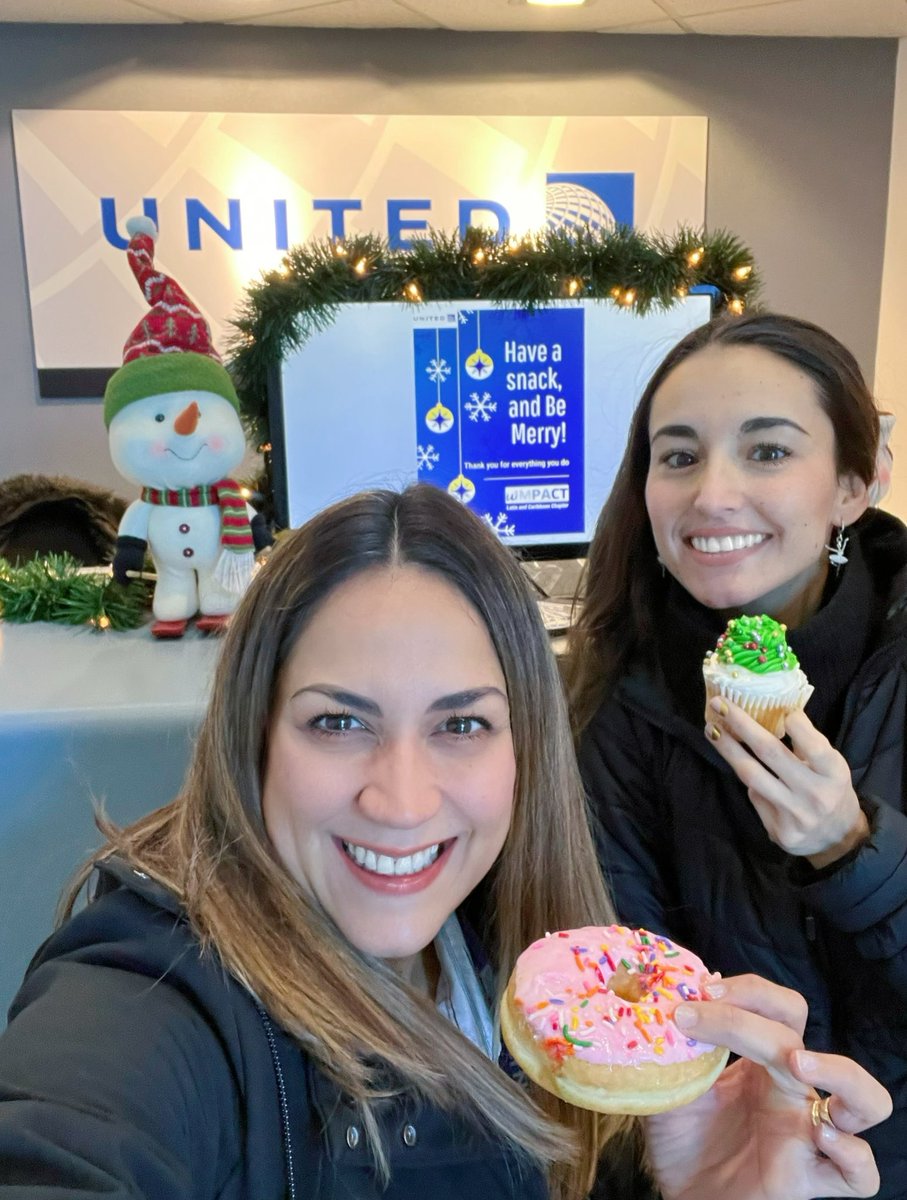 MarcelaLealUA's tweet photo. A delicious way to start the day ๐
We are still enjoying the holidays working as a frontline employees CTO SLP Team.
#Snack #BeMerry #uIMPACT #LatinAndCaribbeanChapter #GoodLeadsTheWay @united @AOSafetyUAL https://t.co/puiU6daaWY