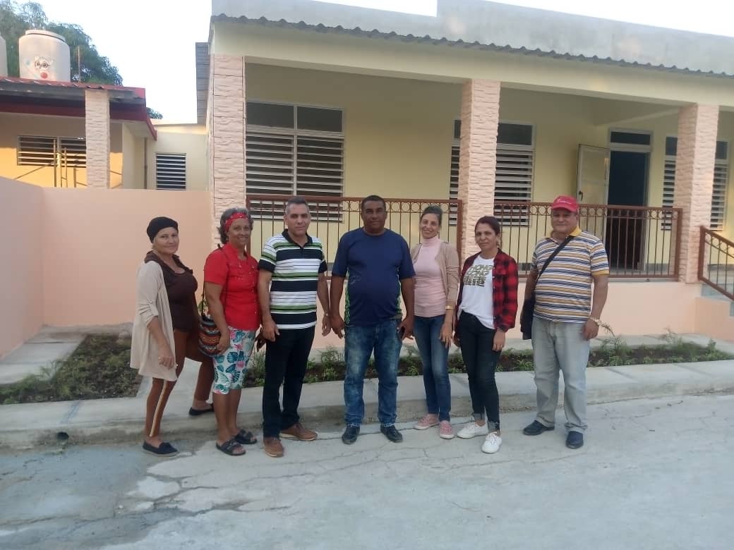 ortiz_uriarte's tweet photo. Los educadores granmenses trabajando intensamente para aportar un nuevo Círculo Infantil en el municipio de Jiguaní.
@YudelkisOrtizB
@YanetsyTerry
@btan0987
@dpegranma
#ProvinciaGranma
#65EnRevolución
#EducaciónGranma
#PorGranmaLoMejor 
#CubaMined https://t.co/b2y7LcDTPP