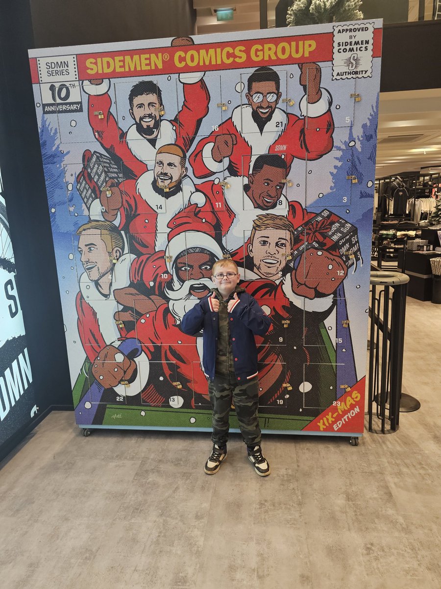 jayasche87's tweet image. Our son Harry can't keep away from his favourite store @SidemenClothing at Bluewater shopping centre.
Spending his Christmas money on Sidemen merch 😁