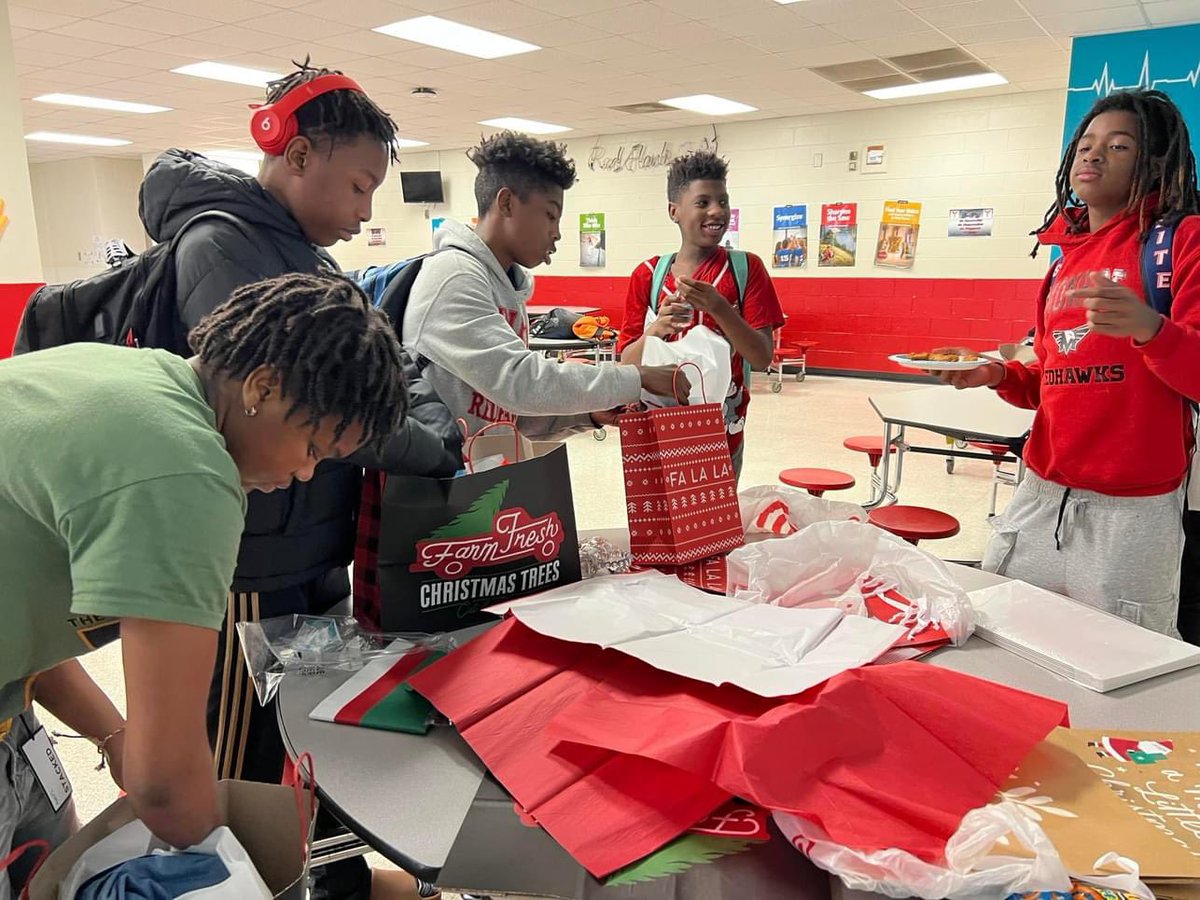 Heart Monroe (@heartformonroe) on Twitter photo We are so proud of our <a href="/HSAMonroeMiddle/">HSA at Monroe Middle School</a> Men & Women in the Making students for adopting 14 angel tree kids! Our Redhawks shopped & then wrapped each gift during our last meeting right before winter break. All presents were delivered to families a few days before Christmas!
❤️🎁 We are so proud of our <a href="/HSAMonroeMiddle/">HSA at Monroe Middle School</a> Men & Women in the Making students for adopting 14 angel tree kids! Our Redhawks shopped & then wrapped each gift during our last meeting right before winter break. All presents were delivered to families a few days before Christmas!
❤️🎁