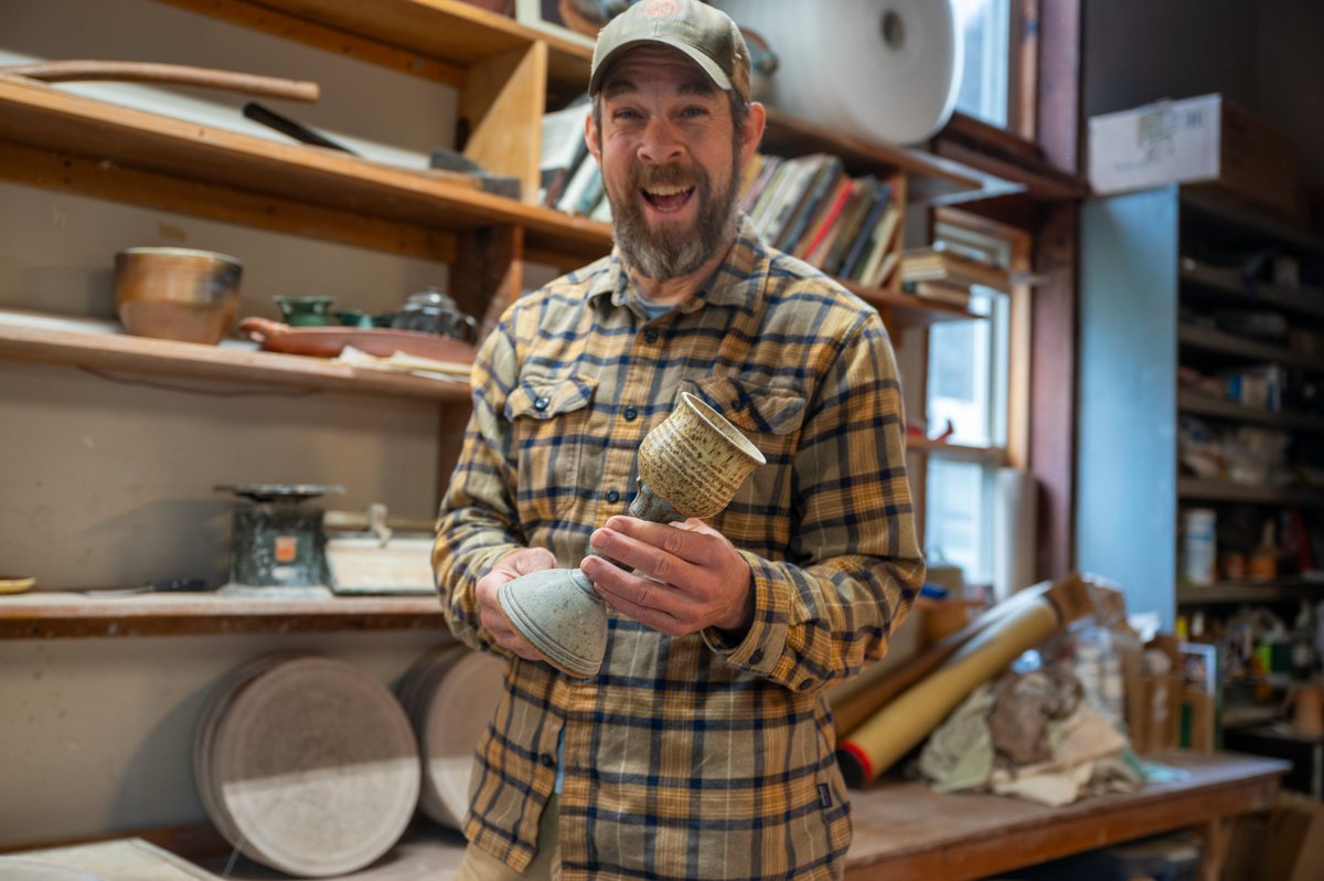 southmtnjrnl's tweet photo. Step into the world of Dirk Martin's pottery, where artistry, heritage, and nature converge to create timeless masterpieces. Click the link below to discover the beauty and magic of Foxcross Pottery. 🌟 #potterytrail #pottery #artist #WednesdayInspiration https://t.co/wYvGdozFXY https://t.co/sybdyu8czc