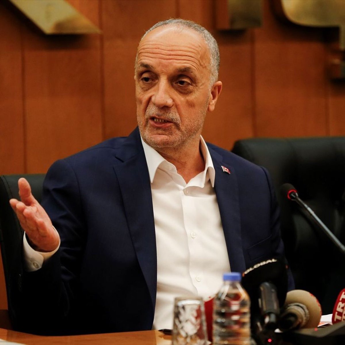 Türk-İş Başkanı Atalay: "Talebimiz 18.000 TL'ydi. Yılda 2 kere zam yapılmasıydı.

Enflasyon durmadığı sürece yılda 1 kez ile milletin talebini yerine getiremeyiz."