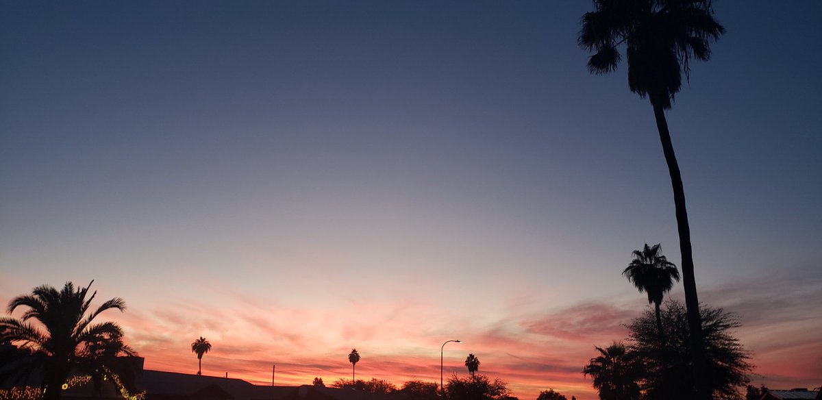 ReflexConnect's tweet photo. Tuesday Evening in The Valley of the Sun https://t.co/dNR698FZQx