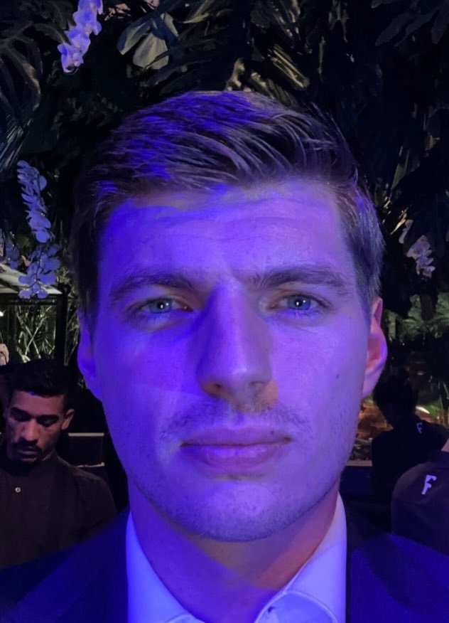 HKapzz's tweet image. "accidentally"