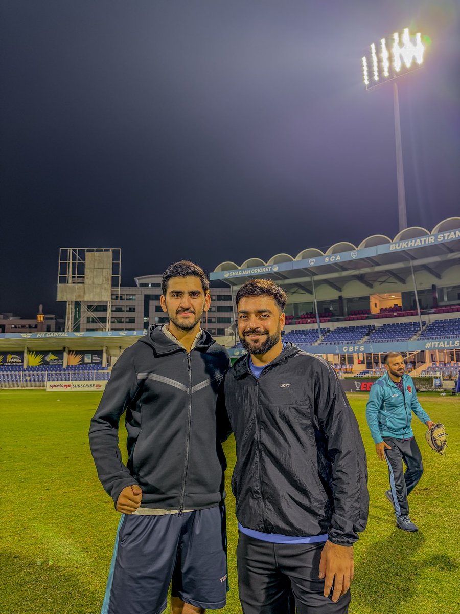 NMuslimyar's tweet photo. Be blessed and happy @rashidkhan_19 brother ♥️♥️🌺 https://t.co/u5zzt31hbJ