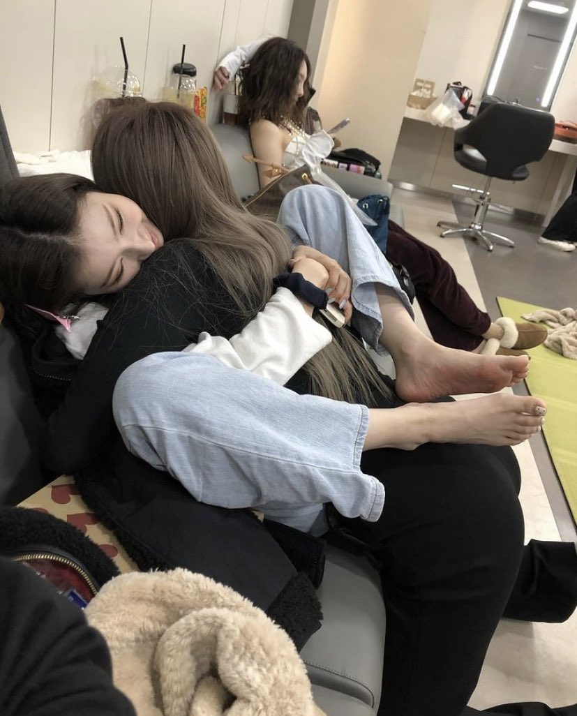 misanaslove's tweet photo. these photos exist... https://t.co/RgE5g0lOmB