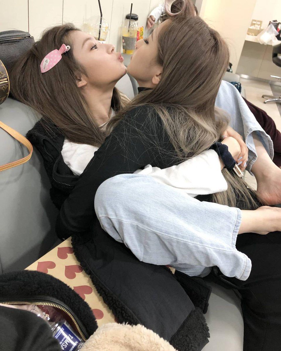 misanaslove's tweet photo. these photos exist... https://t.co/RgE5g0lOmB