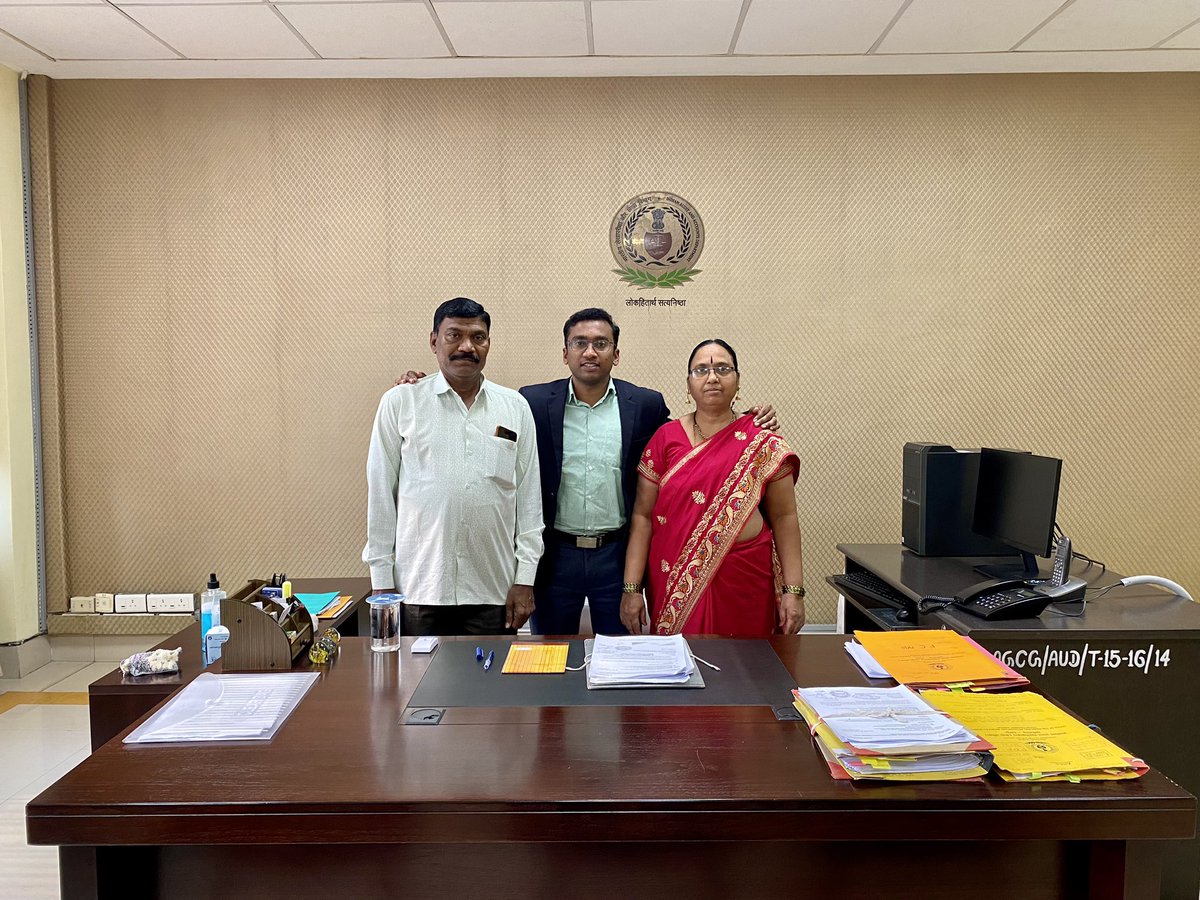 ni3puke's tweet photo. Embracing Family Moments in the office 😃

#Raipur https://t.co/BkjPl46f4g