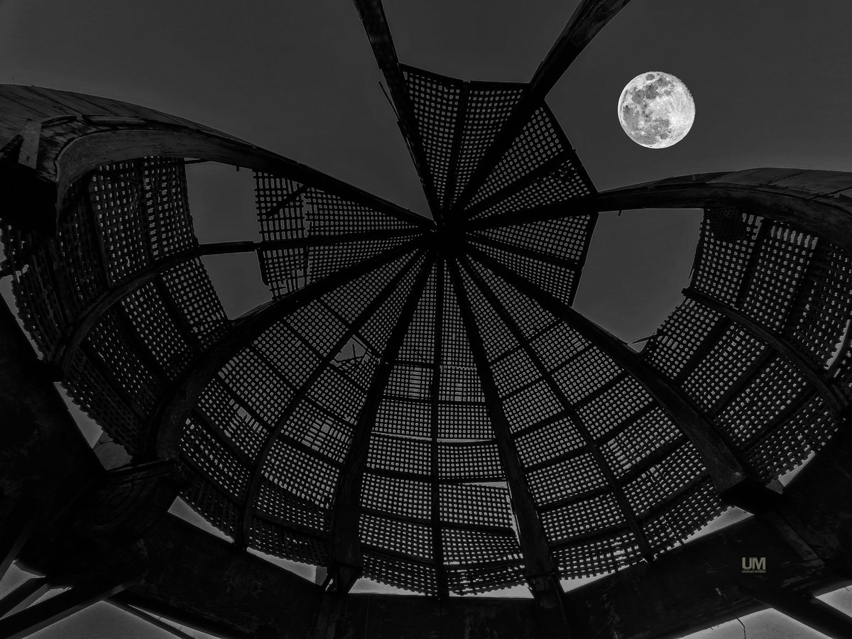 Last Full of the year 2023

December's full moon a.k.a Cold full moon

#moon #fullmoon #architecture #pakistan