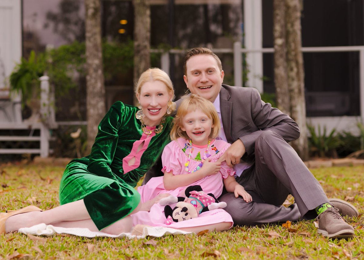 spwright84's tweet image. Happy Holidays and soon Happy New Year from the Wright Family and Seersucker Strategies!