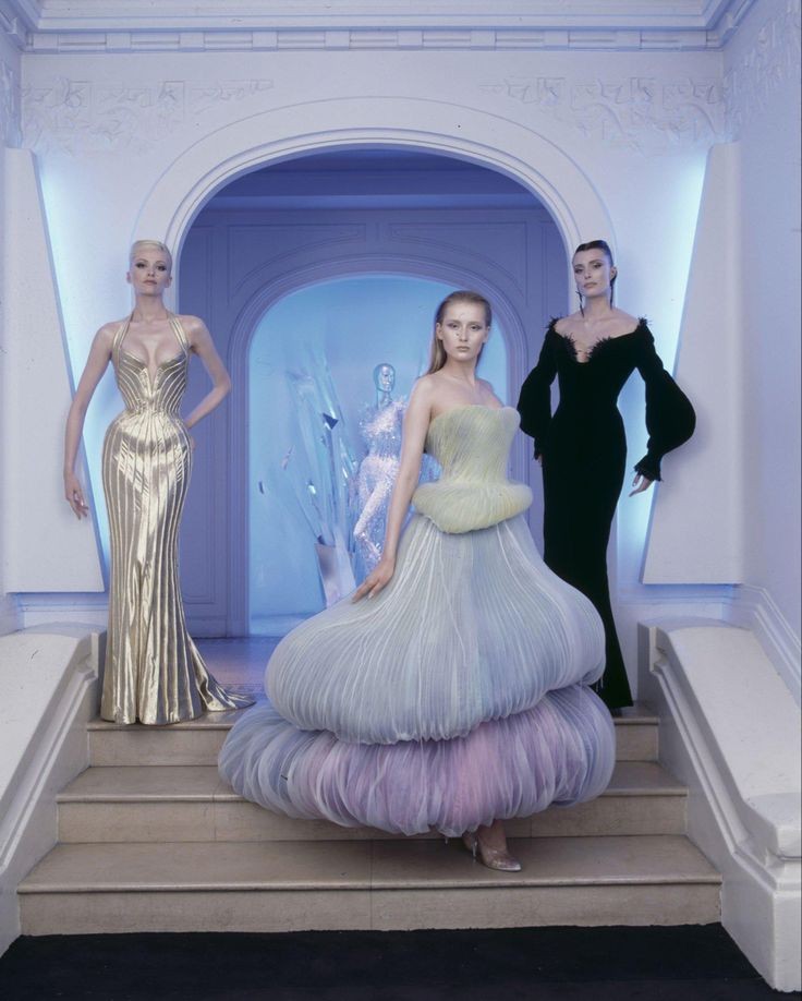 saintdemie's tweet photo. thierry mugler haute couture autumn-winter 1999 ࿐ ࿔*:･ﾟ https://t.co/IcwMnmjFqN