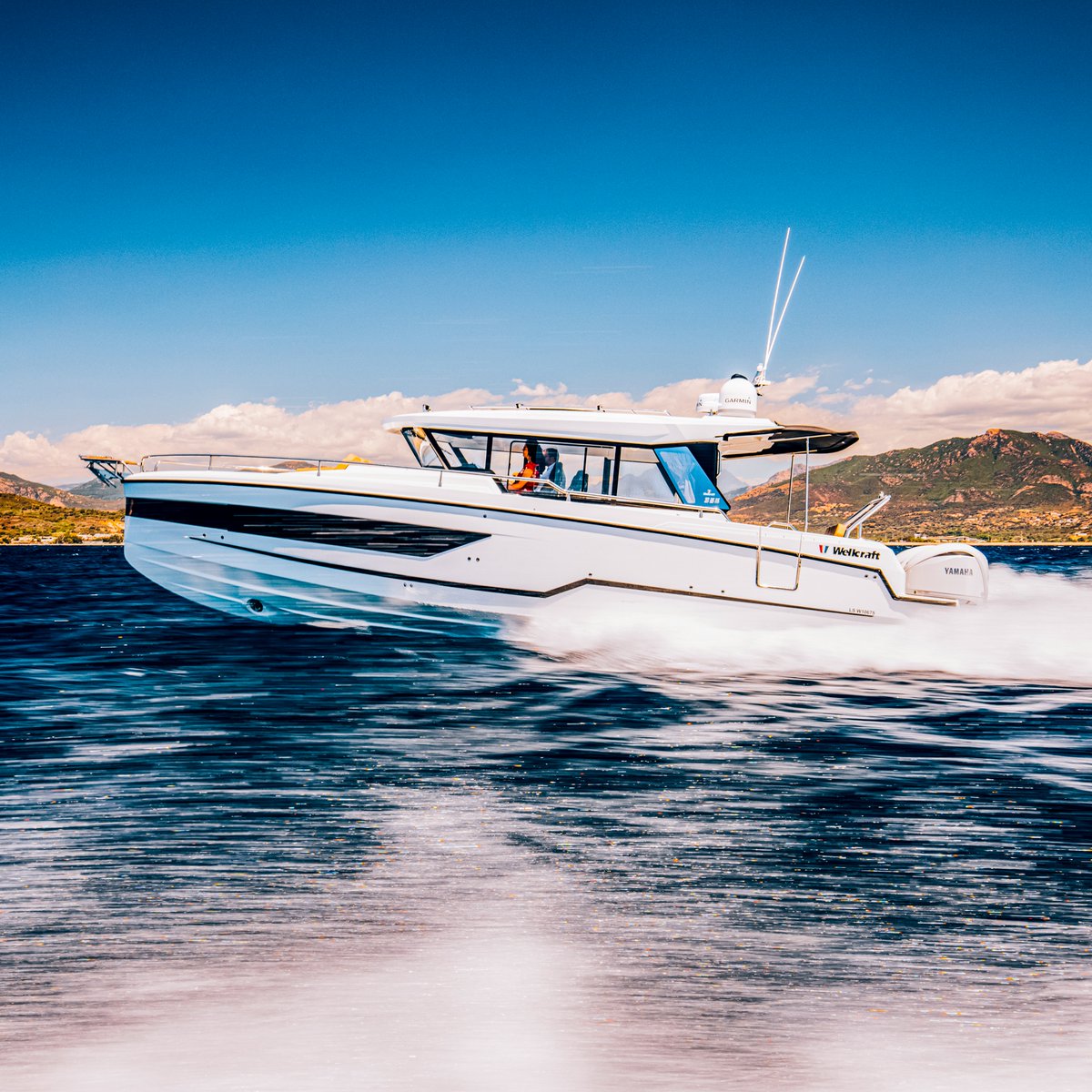 Wellcraft_Boats's tweet photo. Exhilarating power and precision in one. When you see this boat in action, it's no wonder it has received multiple awards for just how awesome it is.

Discover the #Wellcraft355: https://t.co/RnwewkWbUX 

#WellcraftBoats #CenterConsoles #OffshoreBoating #OwnTheOffshore https://t.co/xNQ2Fx9T7S