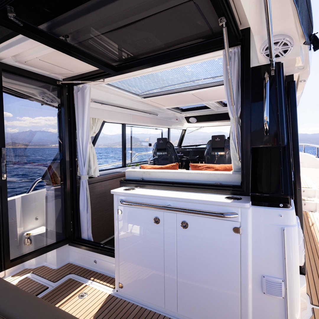 Wellcraft_Boats's tweet photo. Exhilarating power and precision in one. When you see this boat in action, it's no wonder it has received multiple awards for just how awesome it is.

Discover the #Wellcraft355: https://t.co/RnwewkWbUX 

#WellcraftBoats #CenterConsoles #OffshoreBoating #OwnTheOffshore https://t.co/xNQ2Fx9T7S