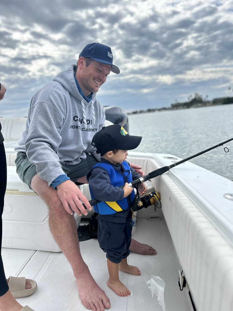 ham_bone94's tweet photo. You know what the say about fishing, just a jerk on one end of the line waiting for a jerk on the other! #UncleHam https://t.co/MBIdJ0D209