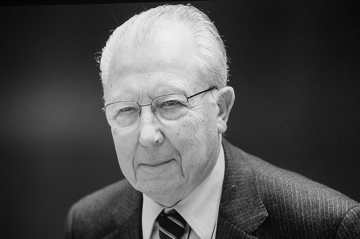 Avec le décès de Jacques Delors, l’UE perd un géant.

Dernier citoyen d’honneur de l’Europe, il a travaillé sans relâche, en tant que Président d’<a href="/EU_Commission/">European Commission</a> &amp; membre d’<a href="/Europarl_FR/">Parlement européen en France</a>, pour une Europe unie.

Des générations d’Européens continueront de bénéficier de son héritage.