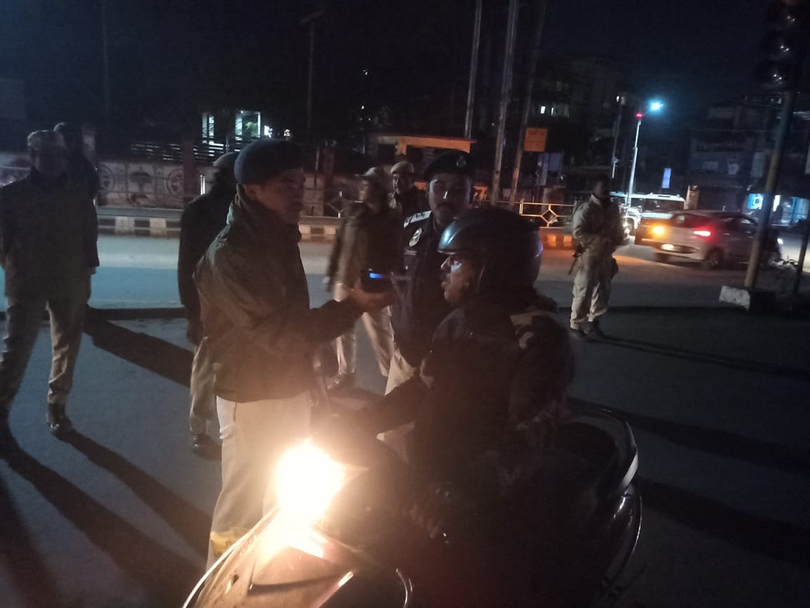 dibrugarhpolice's tweet photo. Checking continues in various parts of the district viz Dibrugarh Town, Moran, Tingkhong, Chabua and Duliajan.
#DriveSoberDriveSafe
@assampolice @DGPAssamPolice https://t.co/kNQsSqtQmO