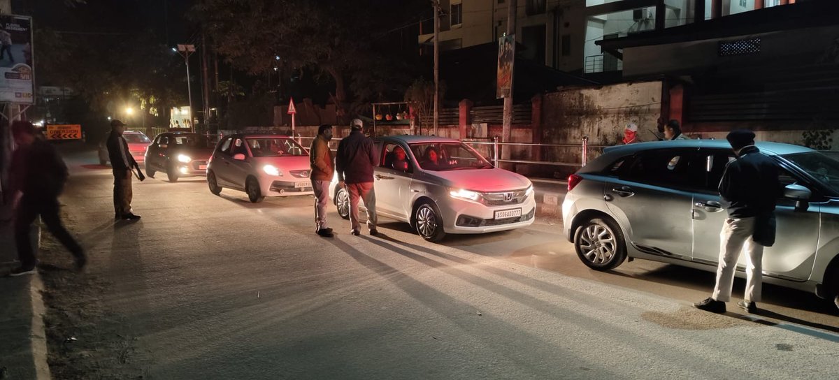 dibrugarhpolice's tweet photo. Checking continues in various parts of the district viz Dibrugarh Town, Moran, Tingkhong, Chabua and Duliajan.
#DriveSoberDriveSafe
@assampolice @DGPAssamPolice https://t.co/kNQsSqtQmO