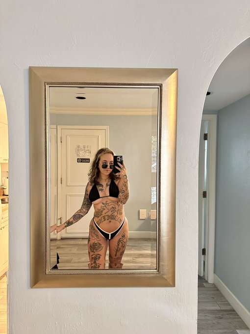 i will not let &ldquo;clouds&rdquo; stand in between me and a pool in december https://t.co/OiIAs76lvt