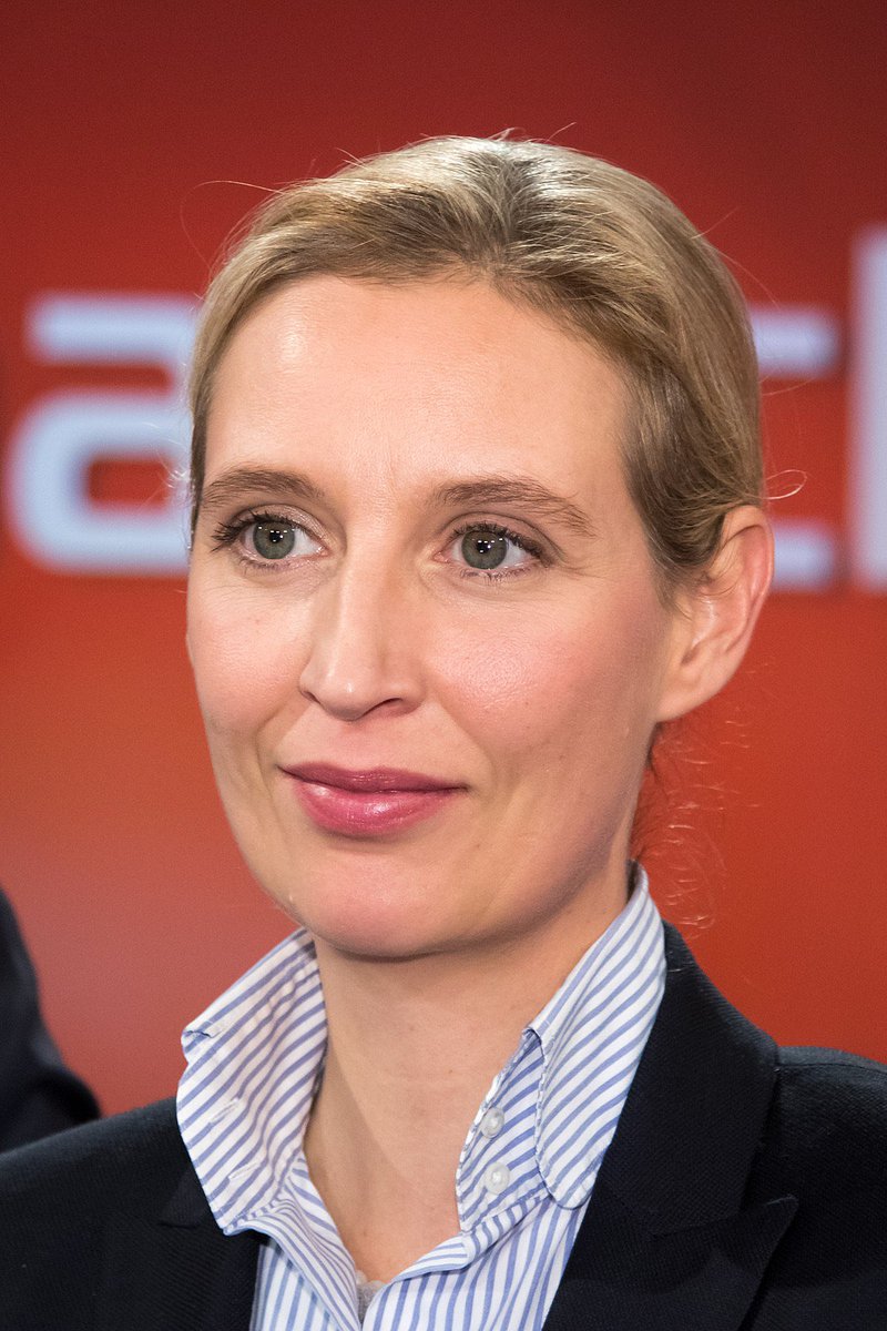 PacificOfRay's tweet image. Les gars je viens d’apprendre l’existence d’Alice Weidel, une députée d’extrême-droite🇩🇪:

- Opposée au mariage gay… en étant mariée à une femme 
- Contre l’adoption par des familles homo… alors qu’elle a adopté deux enfants 
- Contre l’immigration… sa femme vient du Sri Lanka