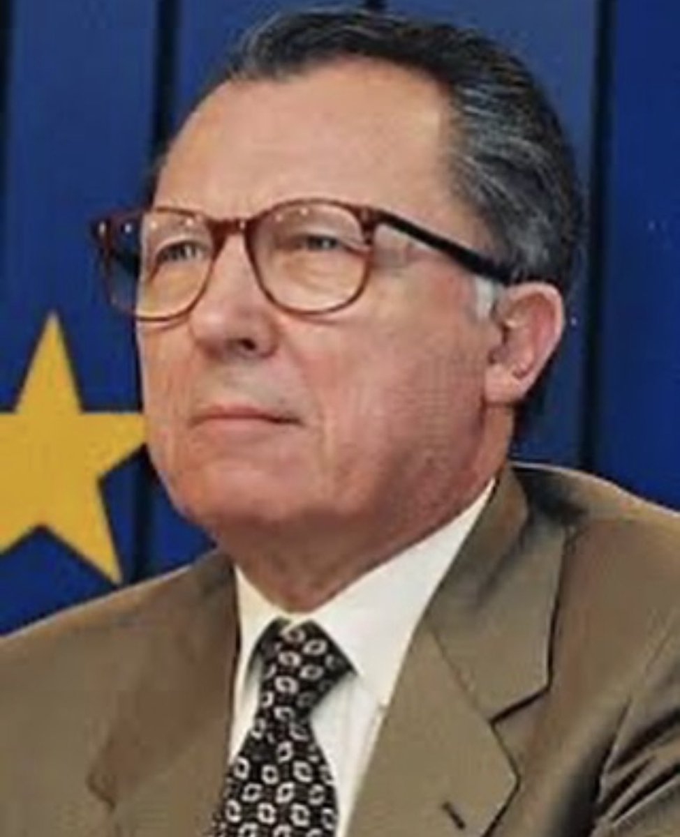 PatrickBruel's tweet image. Une de ces personnes qui nous ont fait aimer et croire en la politique .
L’architecte de l’Europe, à commencer par l’Euro, Schengen ou Erasmus entre autres…
Une figure de la gauche, celle qu’on aime, celle de Mendes, celle de l’intérêt général avant les calculs politiciens.…