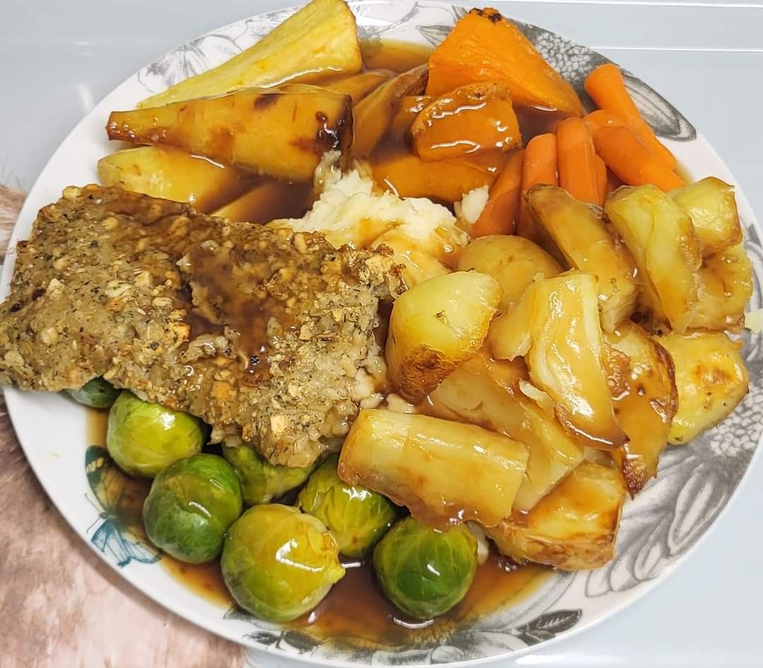 Yum yum 💗😋🎄 My mission was to eat as many roast potatoes as I could! 😆🤣 #ChristmasDinner #foodshare #roastpotatoes #veganfood #dinner #foodie #meatfree #roastdinner #vegan #crueltyfree #healthyeating