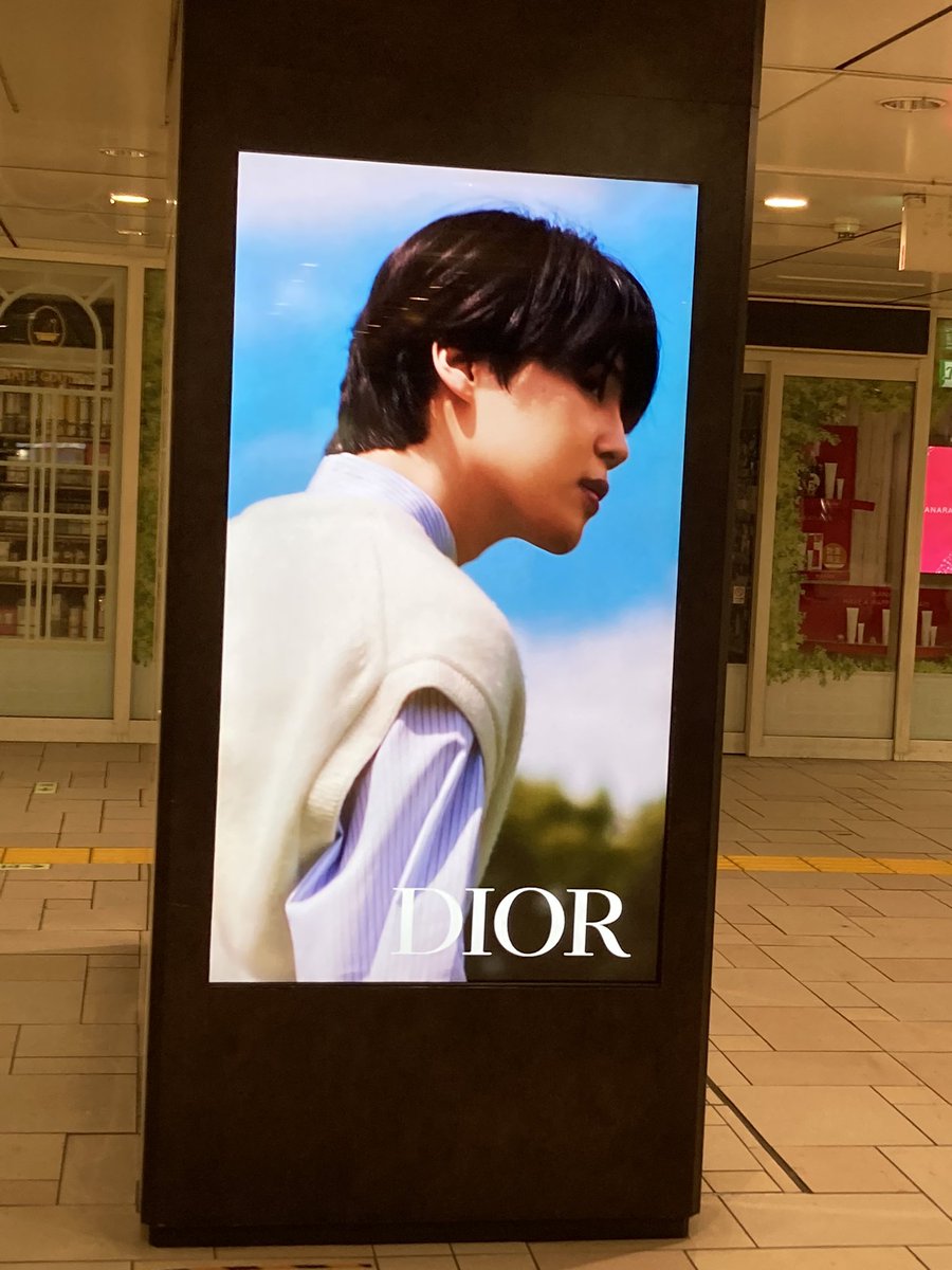 ekko_park's tweet photo. 表参道DIOR Jimin
#JIMINxDIOR 
#JIMIN 
#BTS 
#BTSARMY https://t.co/8gruE2CFVr