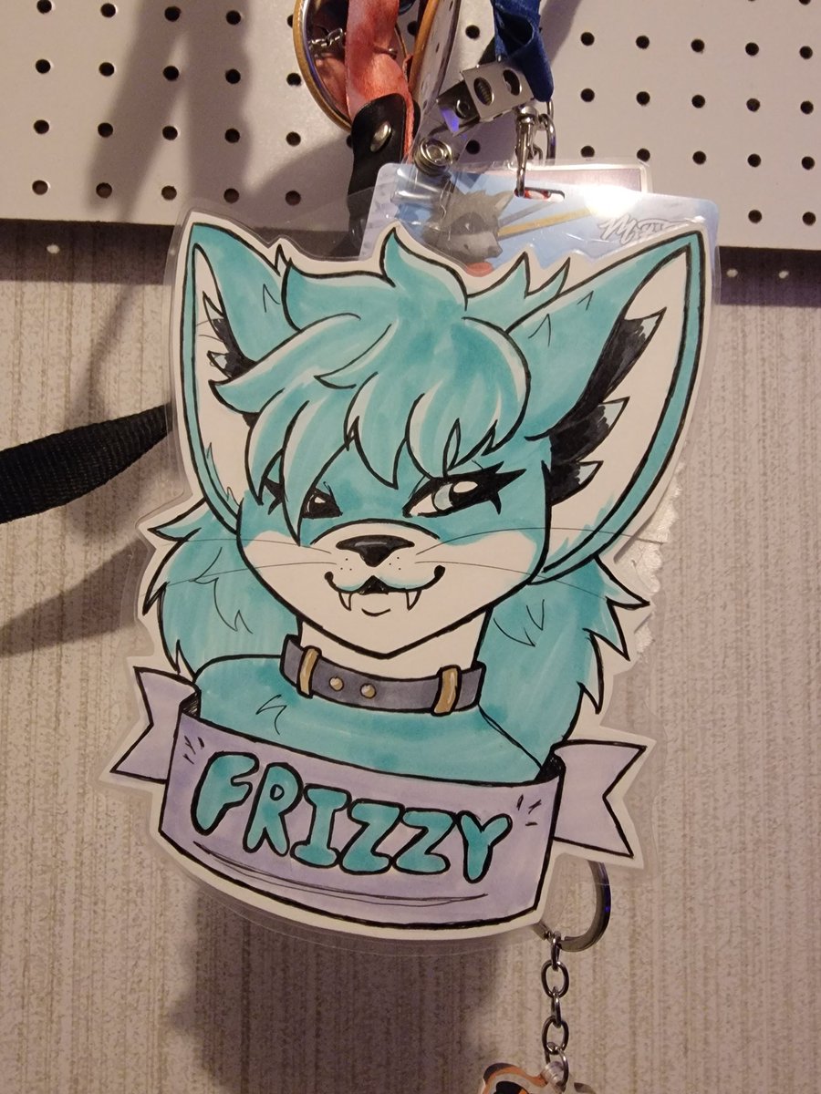 Frizzy______'s tweet photo. Went to MFF this year and got a badge from @magiccatcraft :3 they did such an amazing job with my badge! It came out wonderfully. Even got it on my birthday ^^ https://t.co/1PAKd56Dlf