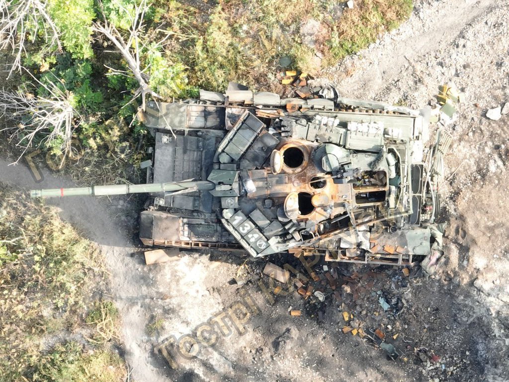 jpartej's tweet photo. Un seguidor me ha preguntado como un dron de unos cientos de euros es capaz de destruir un carro de combate valorado en varios millones. Pequeño hilo de barra de bar. https://t.co/LGLCBhzpCt