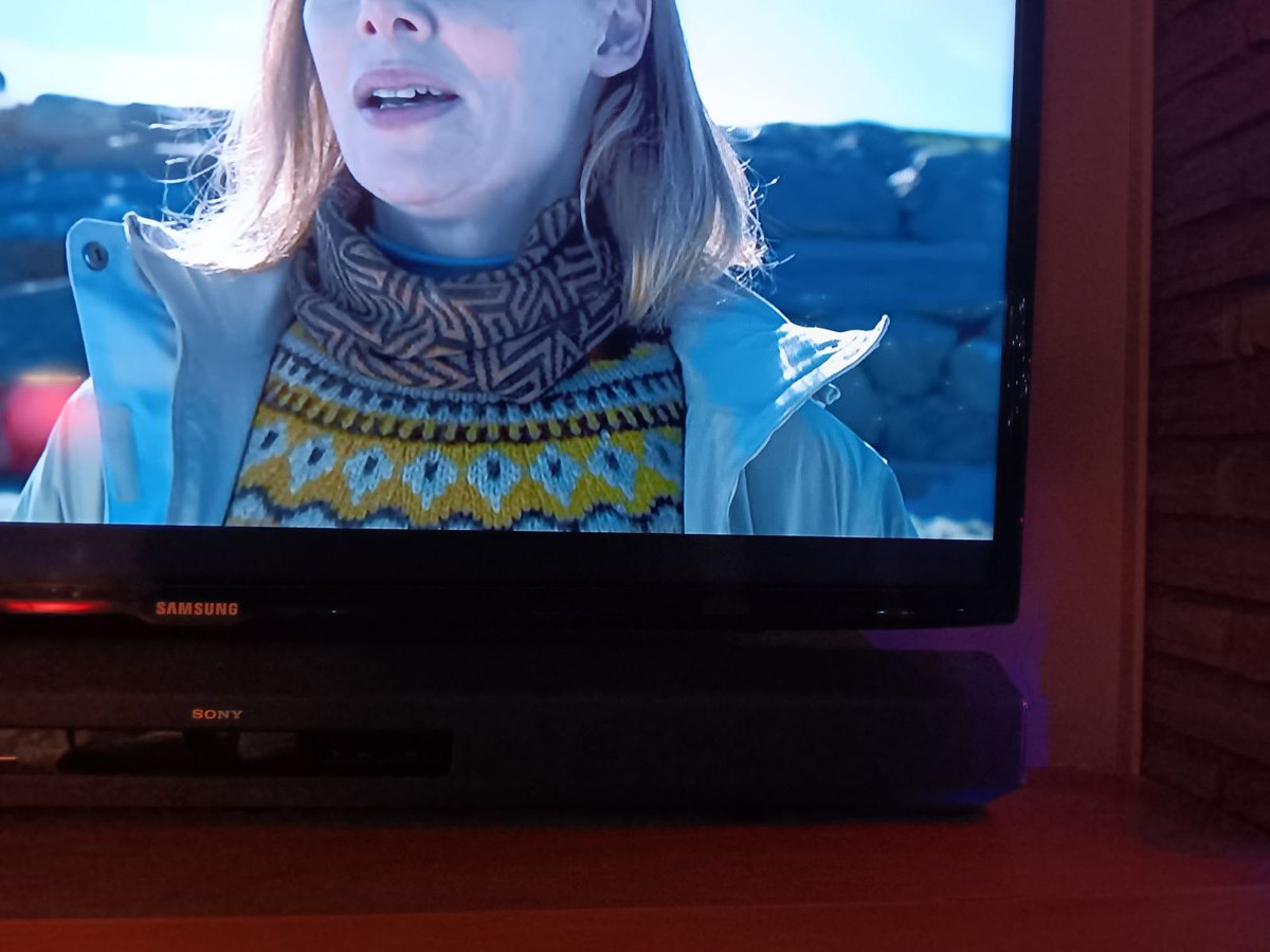 Looking for this cowl pattern. It was worn on an episode of Shetland. #knitting #KnittingPattern #knittingtwitter