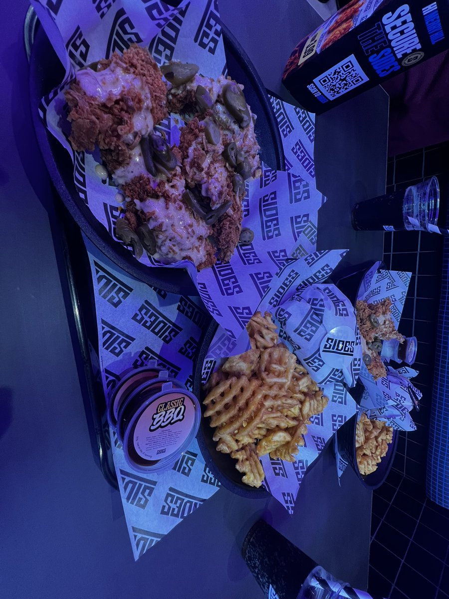 TTV_BUPLAYZ's tweet photo. Had the pleasure with @RyanHarley06 of trying @eatsides today in merry hill! Can confirm it is worth every penny and would definitely say best chicken I’ve ever eaten https://t.co/m9yqPC5Tqc