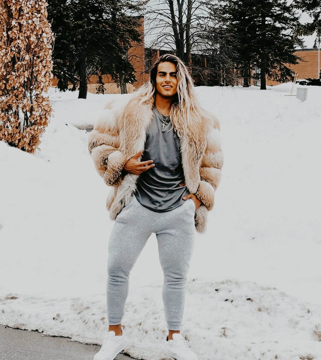 𝘾𝙊𝙇𝘿 𝙊𝙐𝙏 𝙏𝙃𝙀𝙍𝙀 ♡︎