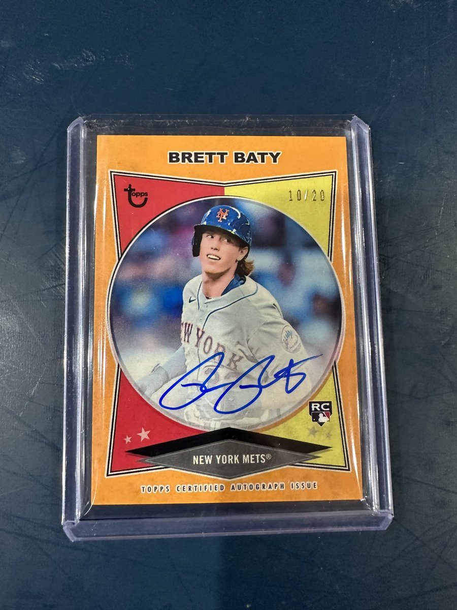 DCBSportsCards tweet picture