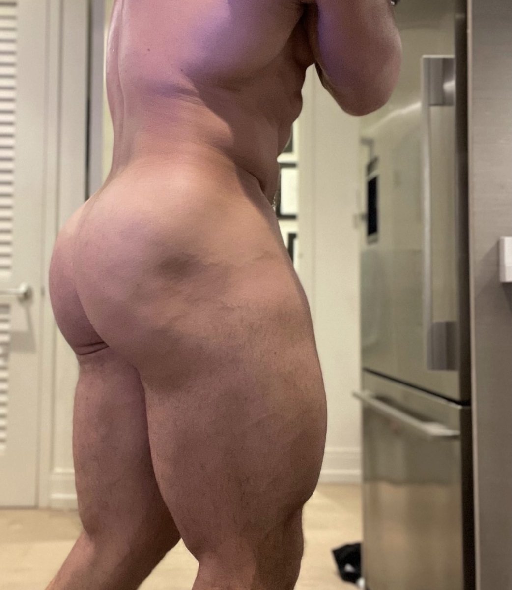 MrMikeMethod's tweet photo. Mounds….                                                                #quads
#ass 
#muscle 
#musclemen
@GreaMaleAss https://t.co/qzZqGVgERo