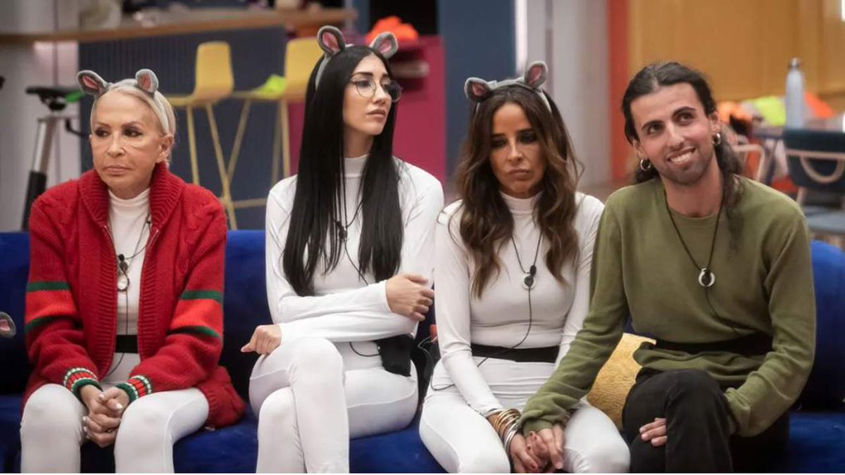 LAREVUELO53's tweet image. #GHVIP27D A VER MAÑANA CON QUE NOS SORPRENDEN EL DEBATE FINAL SE HAN CONVERTIDO EN UNA CAJA DE SORPRESAS JAJAJA ME ENCANTAN!!! CREO QUE ME VOY A IR DORMIR NECESITO RECUPERARME DE MI GRIPE JESSICA BUENO  #JESSINGO27D