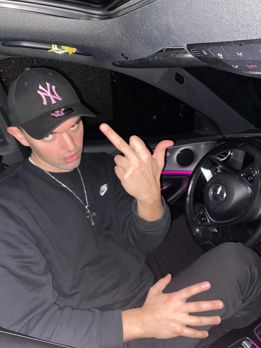 musze robić ruchy. nie chce sie zamienić w posągowy głaz.. 🦇