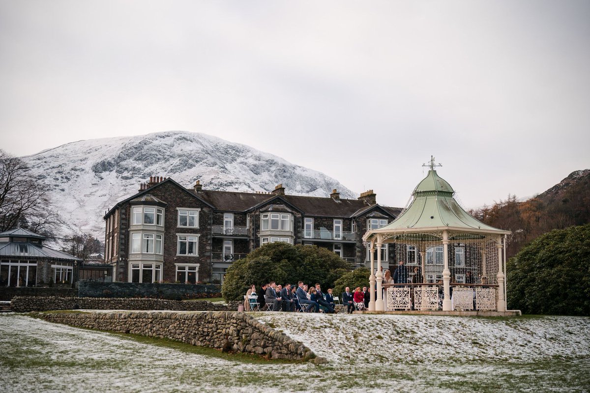 I love Winter when it's  snowy, luckily so did Kirsty and Andy and they were so happy to have their ceremony outdoors at the awesome Inn on the Lake a few weeks ago. ❄️❄️❄️❄️
Such a lovely couple and a pleasure to capture their day. 📸😍
