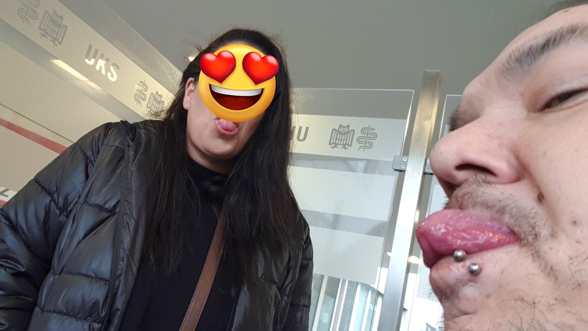 Souldoc666's tweet photo. Wenn die Verlobte die beste Medizin ist. Sie ist so gut zu mir.
In Liebe, euer Volker.
#uks #uniklinik https://t.co/RMhCok1bfi