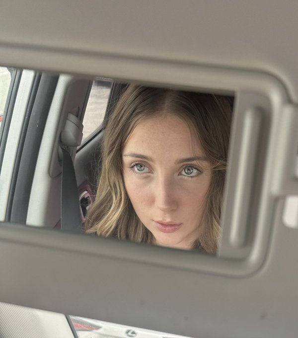 Hii 💗 https://t.co/73Wv1Vw0Yv