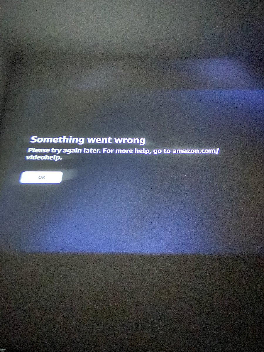 fuzzlin_'s tweet photo. @PrimeVideo Why does it say this when I wanna play a movie on my projector? https://t.co/7wCqYQ76jk